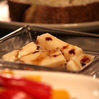 グラナパダーノとエイジングバルサミコ