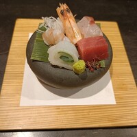 魚菜 由良 2号店 - 鮮魚4点盛り