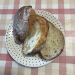 Petit Riche - 古代パンはスライスされてます。