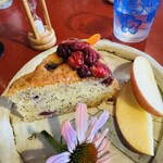 ベヌー・ギャラリーアンドカフェ - クランベリーケーキ