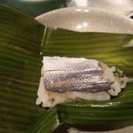 金沢犀川温泉 川端の湯宿 滝亭 - 前菜　こはだ笹巻寿司