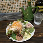 セブンストック - 3種の前菜。美味かった！サラダもたっぷり。ドレッシングも良き