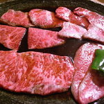 炭火焼 ゆうじ - カルビ盛り合わせ