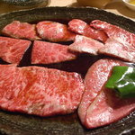 炭火焼 ゆうじ - カルビ盛り合わせ