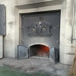 ニッカウヰスキー 余市蒸溜所 - 【2014年09月】蒸溜棟にて、下ではポットスチルを加熱しておりました。