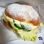 ベーカリーグレーテル - ハイジの白いパン￥135(ﾟAﾟ;)
シンプルなバーガー♪