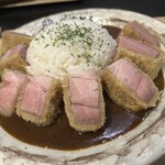 厚切りレアとんかつ やまとん - カツカレー1390円