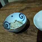 しゃんしゃん亭  - お通しは鶏肉とキャベツと塩昆布の和え物。美味しかったです。