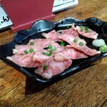 しゃんしゃん亭  - 適度なサシの入った和牛です。鳥取県産和牛かは解らんけど美味かった!