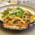 館山美食倶楽部 - ◇响油鳝丝 田ウナギとマコモダケの強火炒め