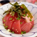 うみのファーム - ぶりまぐろ丼、まぐろ側