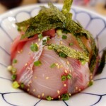 うみのファーム - ぶりまぐろ丼、ぶり側