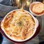 KITCHEN BAR 新目黒茶屋 - 和牛ボロネーゼのペンネグラタン、長女が頼みました。