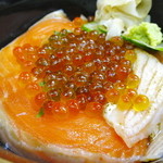 立ち喰い寿司 弁慶 - いくら親子丼