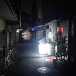 Matsui - 夜の外観　ポツポツと飲食店が集まったエリアにあります