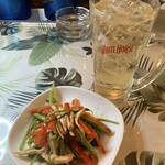 おひとり様大歓迎 バル酒場 - メガハイと空芯菜とりハムパプリカ