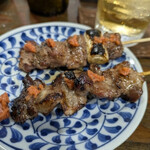 もつ焼き よう山 - 丁寧に辛味噌乗せてじっくり味わうもつ焼き堪能♪