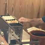 みたらしだんご こづち - 寡黙なお父さんが焼いてくれる