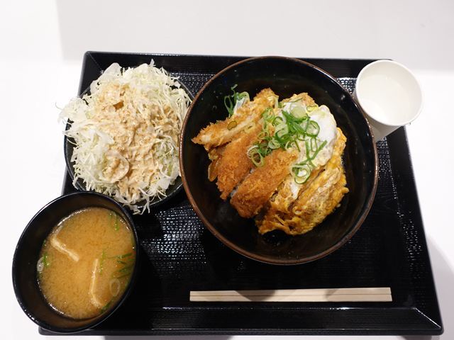 とん一枚 とん一札7枚でカツ丼無料でお得でした。』by オカデンチ : 豚屋とん一