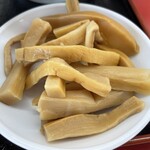 ラーメン もっけだの - 『朝食 ラーメンニンニク野菜マシマシ＋メンマ』のメンマ