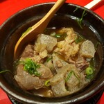 志ま根 - 名物の牛スジ煮込み♪皆さん注文されます。