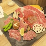 Oumi Yakiniku Horumon Sudaku Yokaichi Ekimae Ten - 近江牛五種盛り