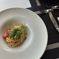 IL PINOLO 梅田 - トマトと桜えびのアーリオオーリオ