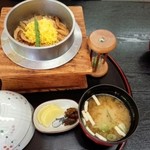 Shokujidokoroooshimakan - 地元別所産松茸釜飯