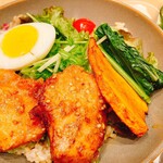 玄三庵 - 料理写真:健康鶏のサラダ丼