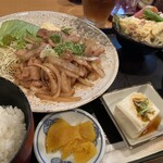 私は豚の生姜焼きとポテトサラダ定食