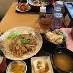 普通の食堂いわま - 娘の義母は豚しゃぶと鶏の唐揚げ定食