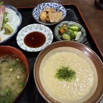 まる信 食堂 - とろろ最高！