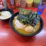 家系総本山 吉村家 - 