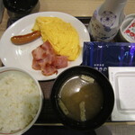 デニーズ - スクランブルで納豆付きご飯・味噌汁セット