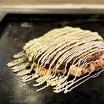 浅草もんじゃ かのや - 鉄板からはみ出さんでええけど
      見てる方は楽しいよね