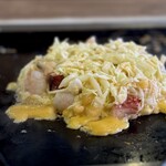 浅草もんじゃ かのや - ふっくらぷるるんと返されるお出汁香る生地