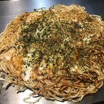 八昌 西広島駅前店 - 「そば肉玉」（990圓）
                                「イカ天」（250圓）。