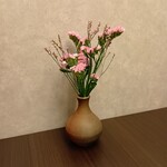 瀬戸内味覚処 芸州 本店 - テーブル横のお花