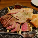 肉とワインのイタリアン酒場more - 赤城和牛×ぐんま麦豚×グリルチキンの相盛りローストプレート