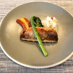時分刻 - お魚は「ホウボウ」です。肉厚で皮パリパリ＆自家製な感じのドレッシングとの相性良。「ホウボウも美味しいね」