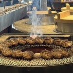 挽肉と米 - ポコポコハンバーグ、かわいすぎ♡奥の釜にもご注目♪