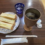 ケルン - ミックストーストとアイスコーヒー