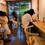 京氷ゆきみ庵 - 奥は、カウンター6席とテーブル4席～!!( ^o^)ﾉ