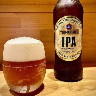 深夜的中华食堂 - ドリンク写真:IPAらしい苦味もありつつ青島のさっぱり感も残す