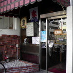 コーヒーハウスパルコ - 市電「本川町」電停側の入り口。裏の通りからも入れます