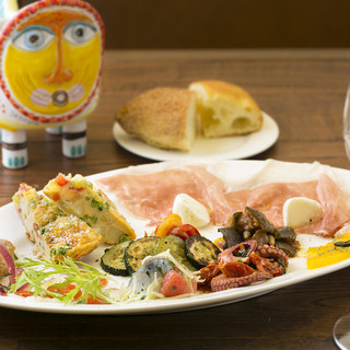 ランチからグランドメニューまで、こだわりのシチリア料理が充実