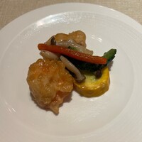 崎陽軒本店 嘉宮 - 天然大海老とスズキ、夏野菜のソテー