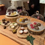 モノリス - ミナャルディーズのワゴンサービス