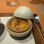 モノリス - トウモロコシのヴルーテ、釜揚げ桜海老、コンソメジュレ