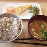 トーコーキッチン - ジャーマンオムレツ 副菜二品 豚汁 ご飯